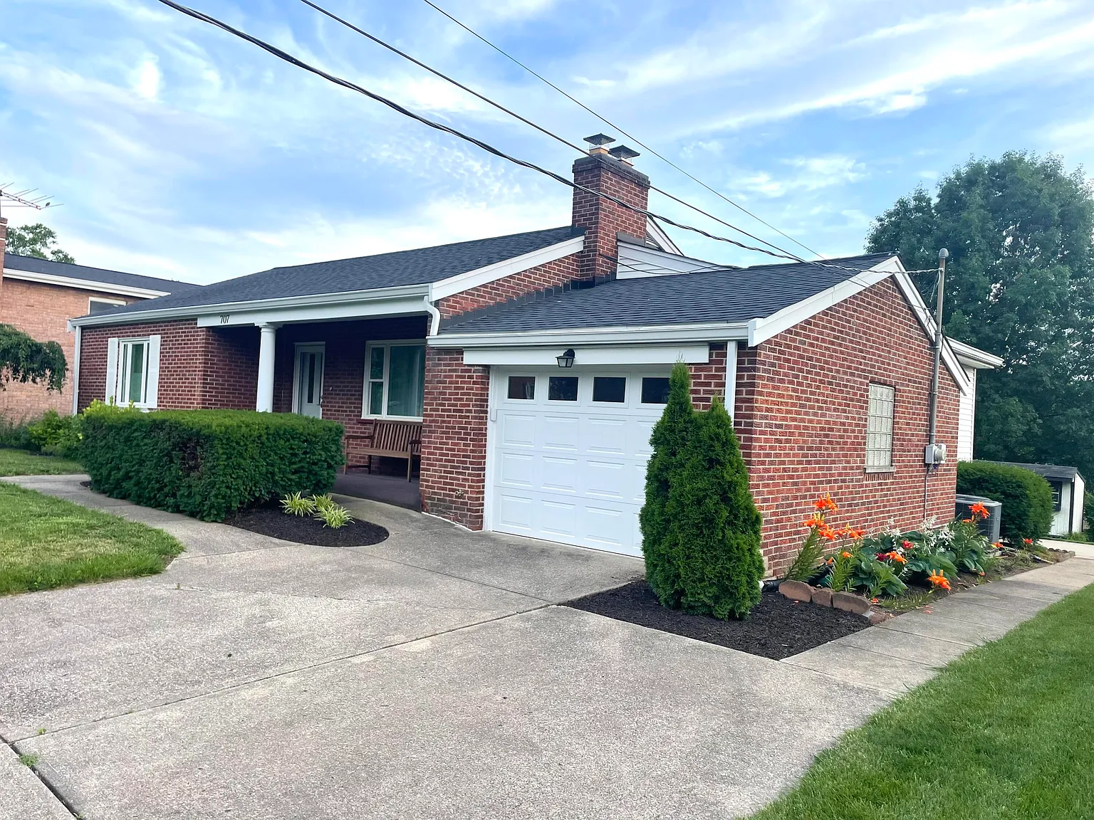707 Saint Matthews Cir photo 1