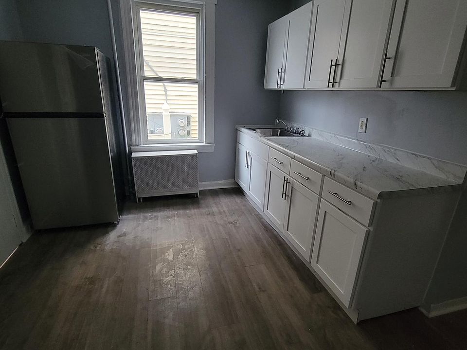 1st image of 20 Schuyler Ter Floor 1