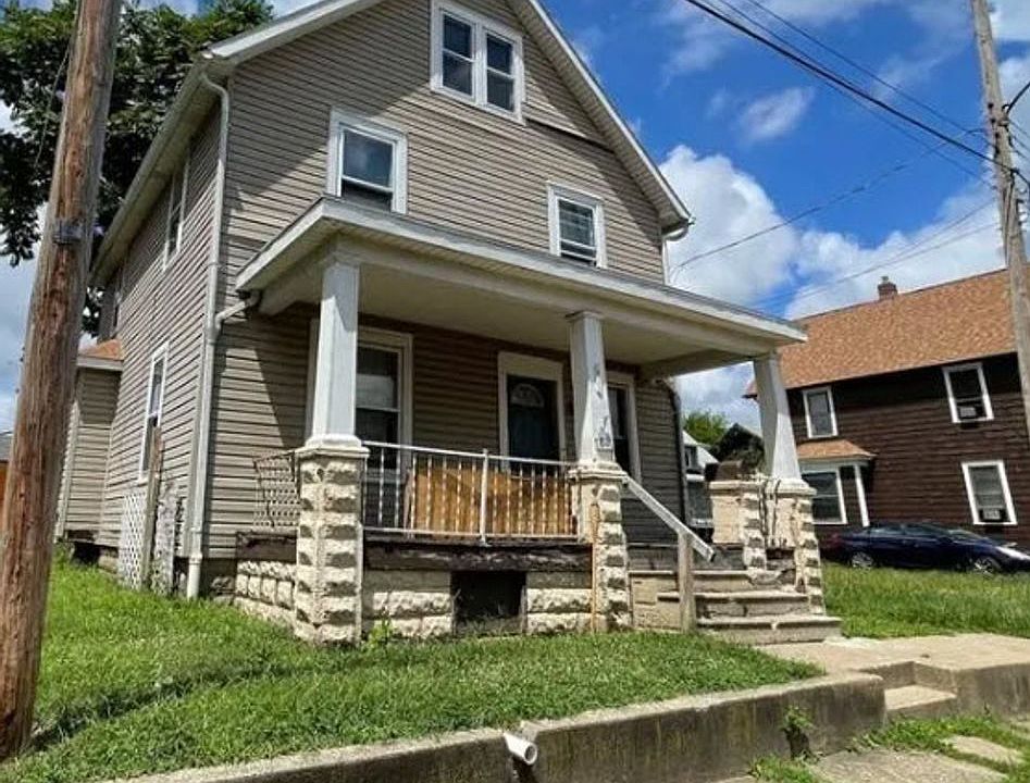 1st image of 811 Essig Ct NW