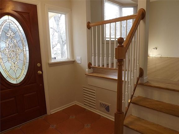 4th image of 7 Sturbridge Ln