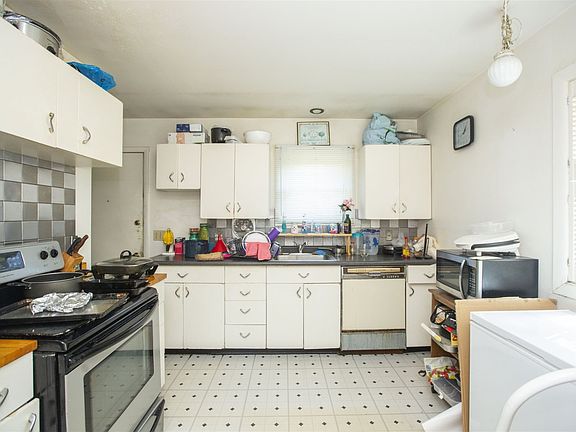 5th image of 306 N Hawthorne Dr