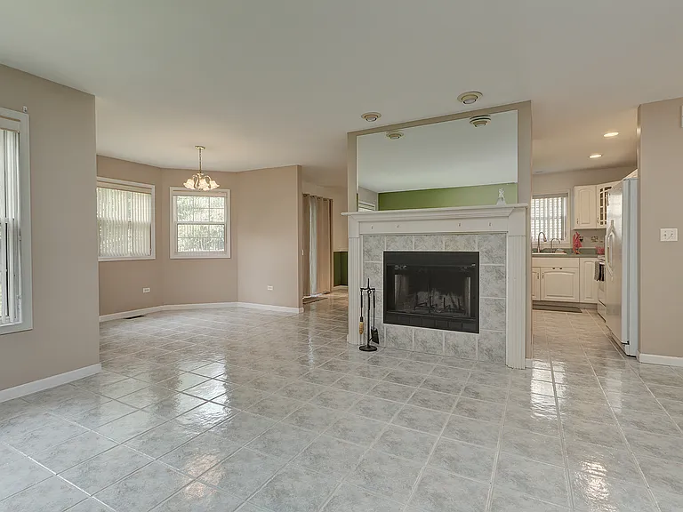 16046 S Fairfield Dr — Photo 4