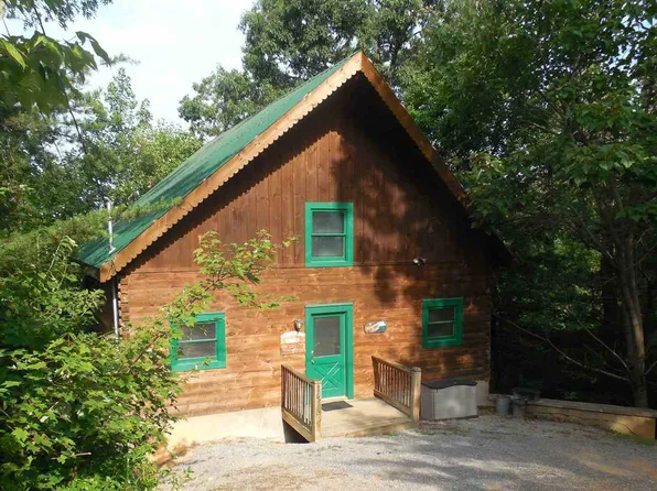 2449 School Hse Gap Rd N, Sevierville, TN 37876