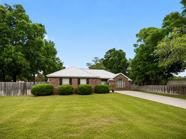4600 Scarlet Dr E, Crestview, FL 32539