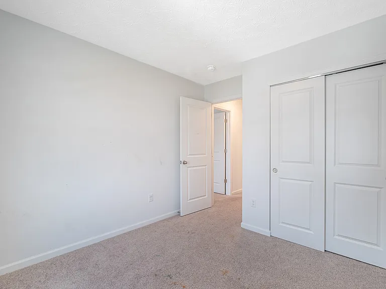 4000 Summit Ct — Photo 24