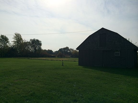 Outbuilding/workshop (includes electricity and water)