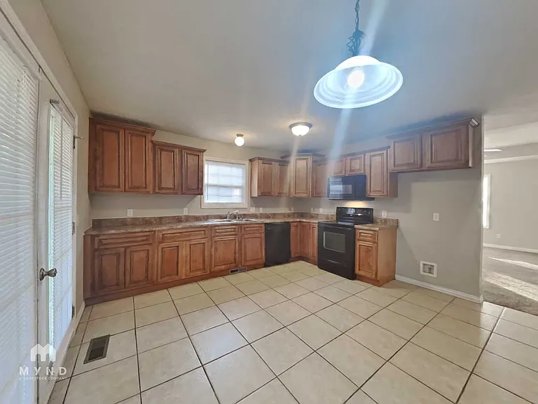 5574 S Lexington Ave — Photo 9