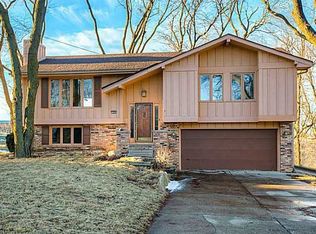 10981 Hickory Dr, Clive, IA 50325