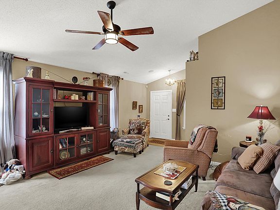 4th image of 627 Rocky Meadow Dr