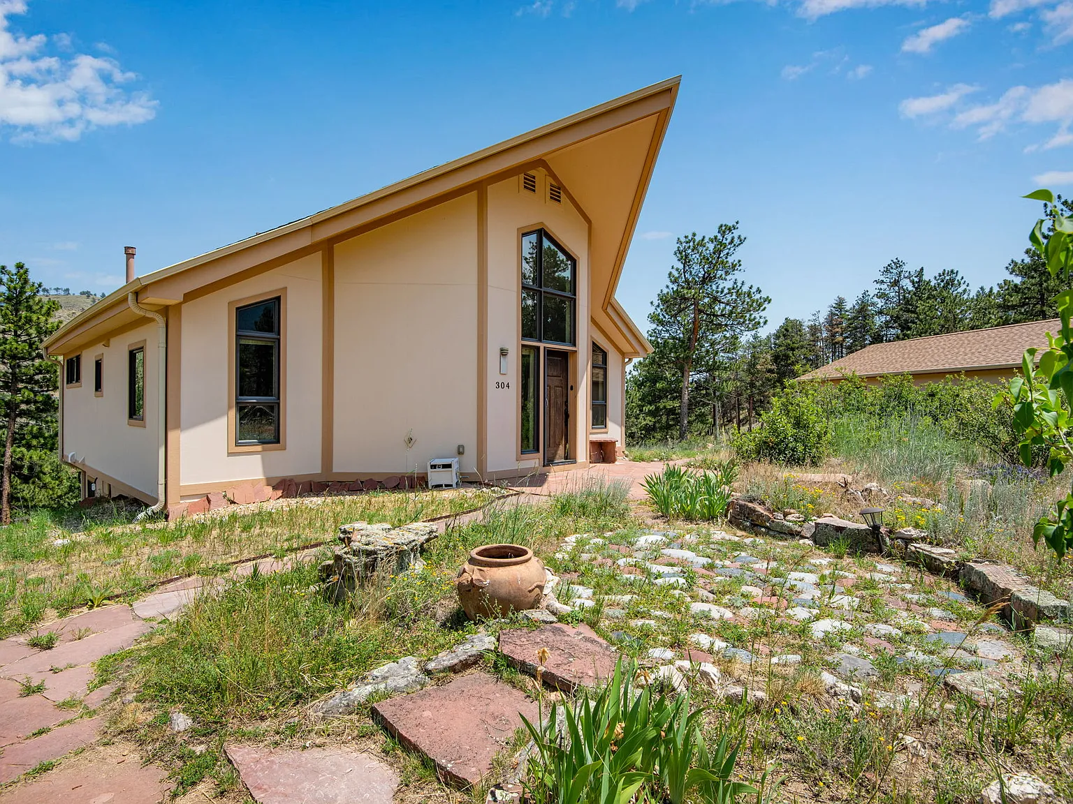 3 bed, 1932 sqft, $4,500 — Photo 3