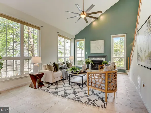 41 Hunton Dr, Fredericksburg, VA 22405