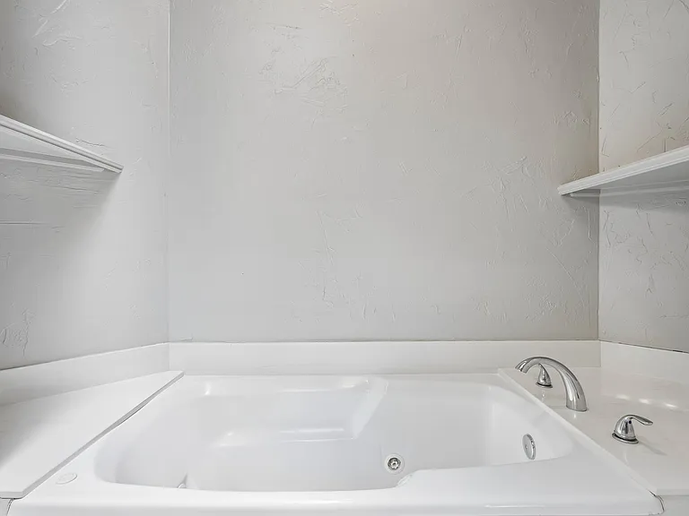 1809 Courtney Ln — Photo 42