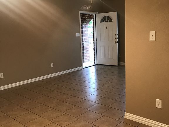 5th image of 1622 Yucca St