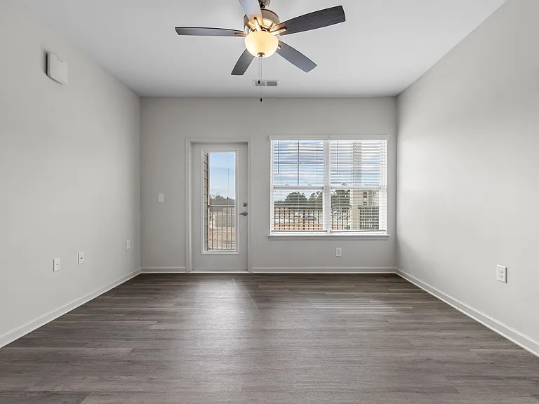 170 Grove Cir #103 — Photo 11