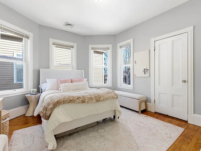 645 E 6th St #2 — Photo 10