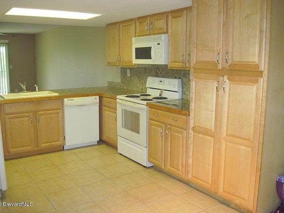 5th image of 1011 Clearmont St NE APT 204