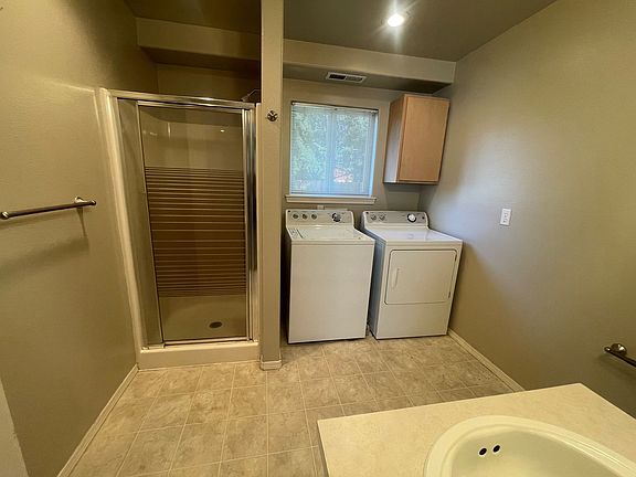 4th image of 520 Crawford Ave #B