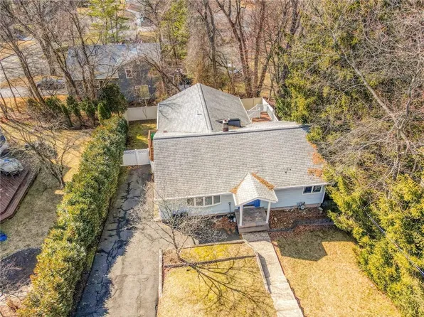 10 Newport Avenue, Tappan, NY 10983