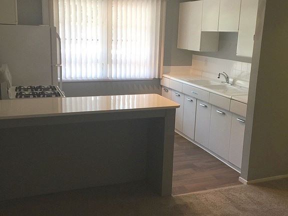 3rd image of 48 Birch St APT 07