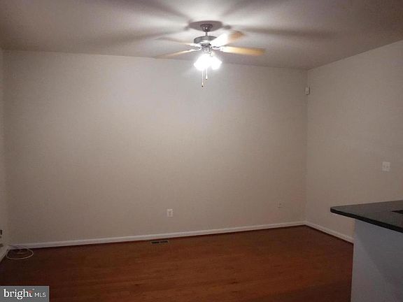 4th image of 102 Breakers Edge Ct