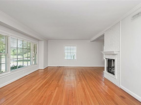 5th image of 306 Levert St