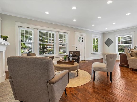 3rd image of 7490 Teasdale Ave