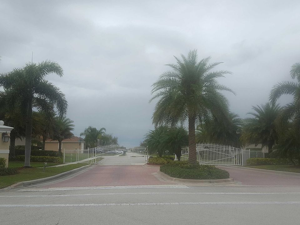 1st image of 635 Tangelo Cir SW
