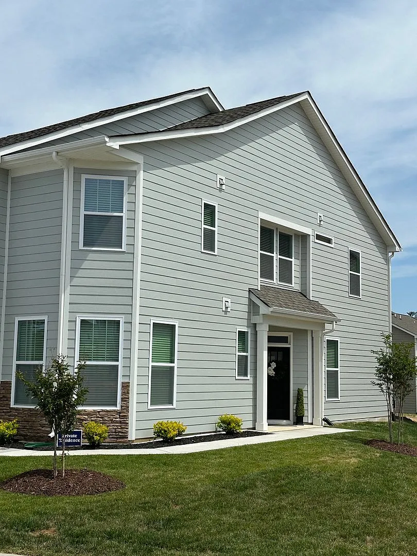 One Month Free Rent W/ 12 Month Lease New Construction Home-Hendersonville — Photo 4