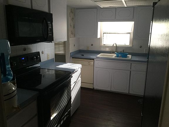 5th image of 11404 Bloomingdale Ave