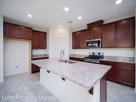 3rd image of 2833 Mabry Dr