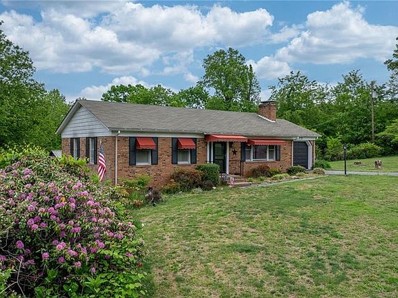 2nd image of 475 Hendren Rd
