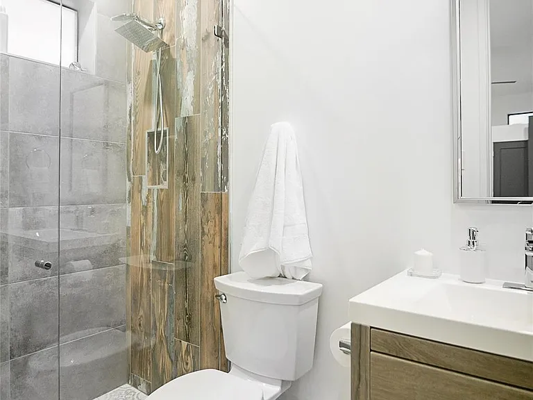 511 Memorial Heights Dr — Photo 8