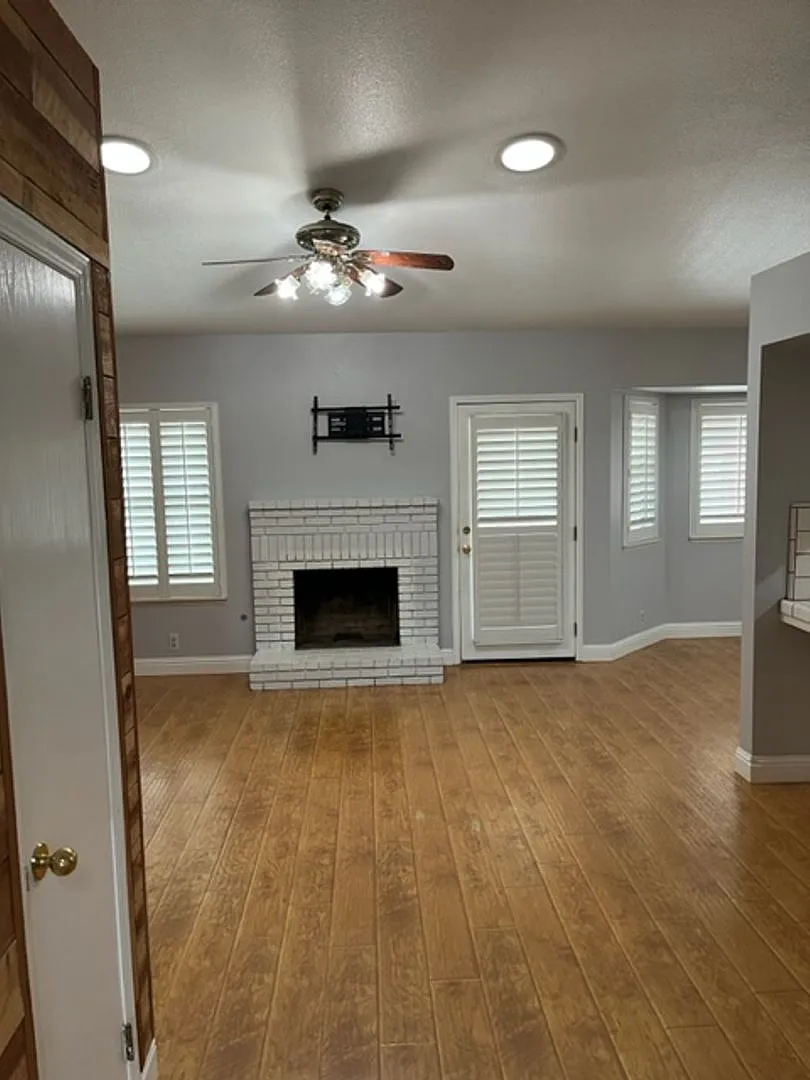 Building Photo - 2289 Fernwood Dr