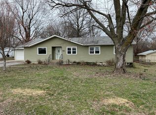 1320 N Fulbright Ave, Springfield, MO 65802