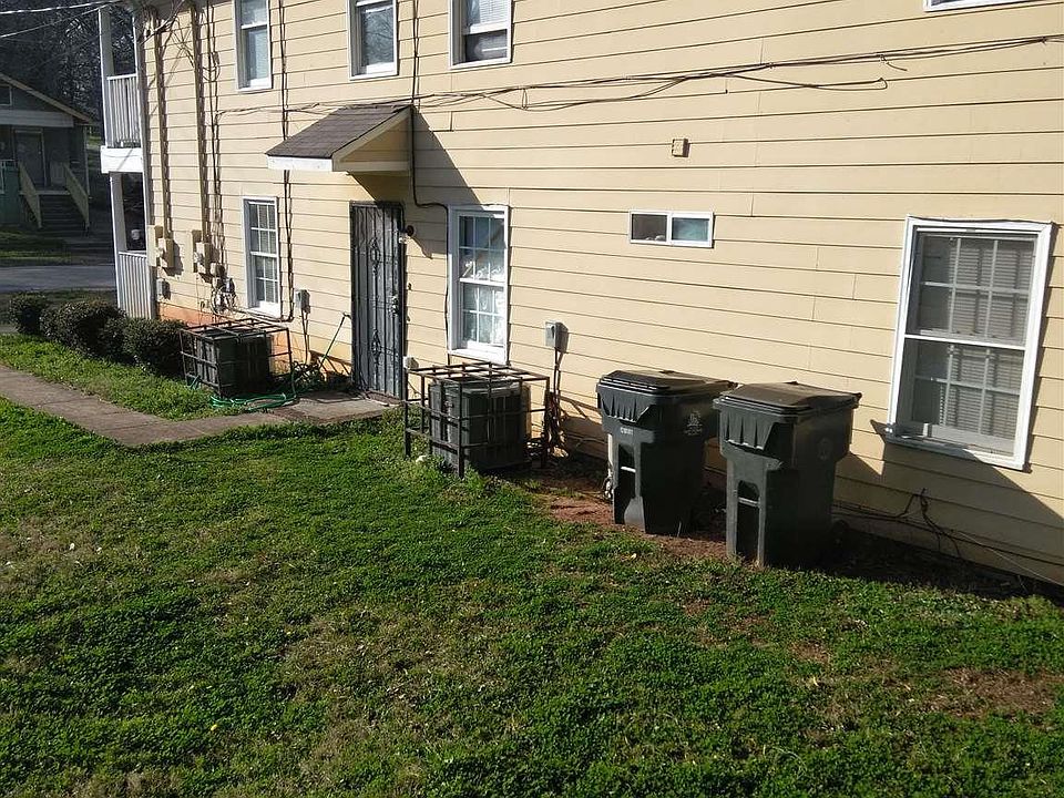 2nd image of 2886 Randall St