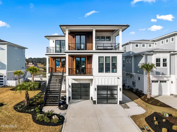 22 Watchpost Place, Hampstead, NC 28443