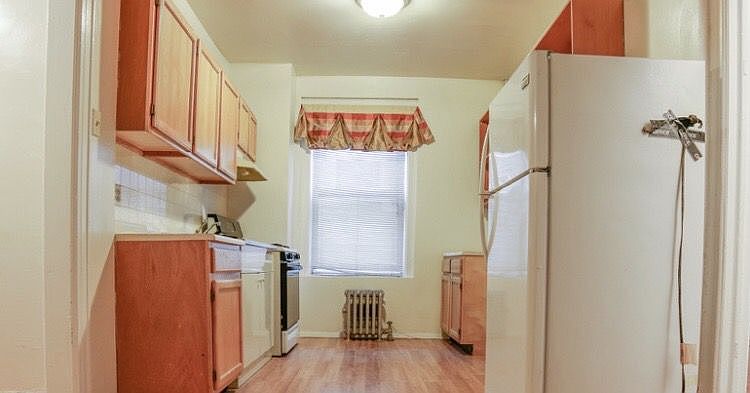 2nd image of 1658 W 4th St APT 1F