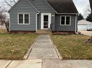 712 2nd St NW, Waseca, MN 56093