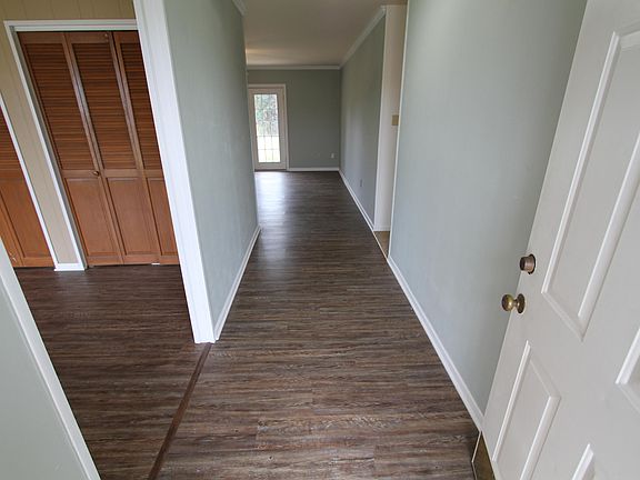 2nd image of 1104 Meadowbrook Dr