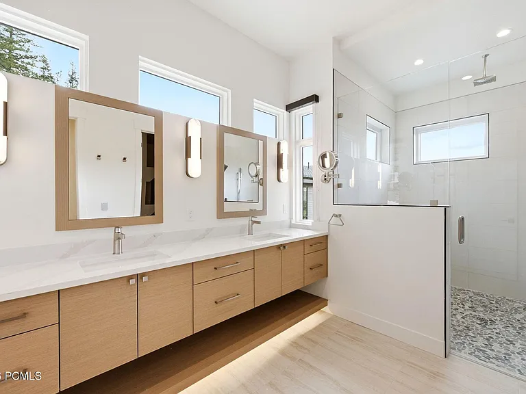 4043 W Crest Ct — Photo 18
