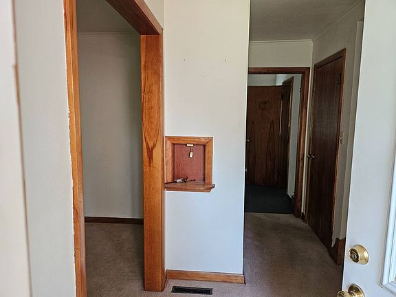 5th image of 235 E Locust St