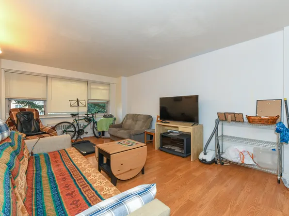 444 Neptune Avenue image 7 of 13