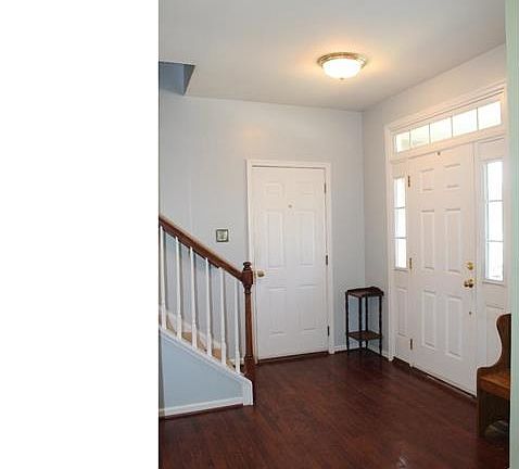 2nd image of 302 W 8th Ave