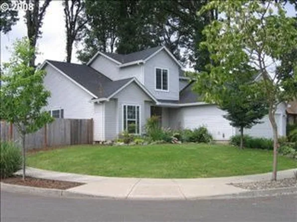 2741 NW Pinot Noir Dr, McMinnville, OR 97128