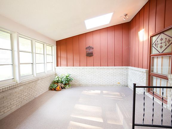 2nd image of 1124 Sumac Ave