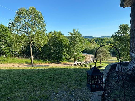 5th image of 422 Kirk Ln