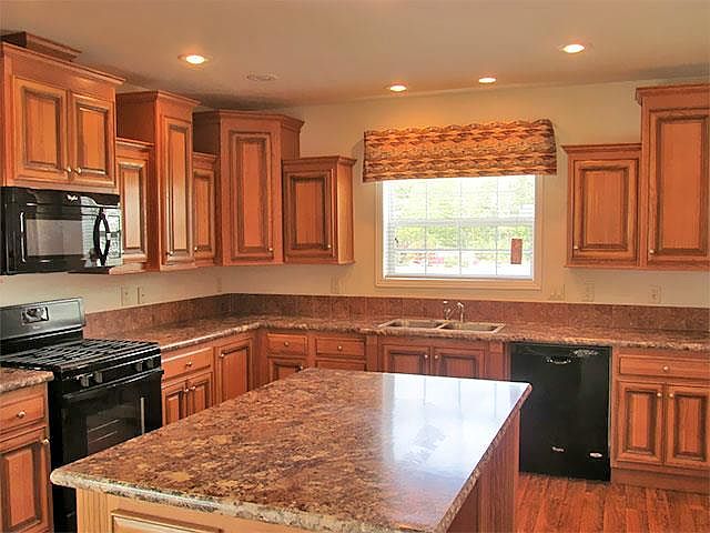2nd image of 75 Pinetree Ln