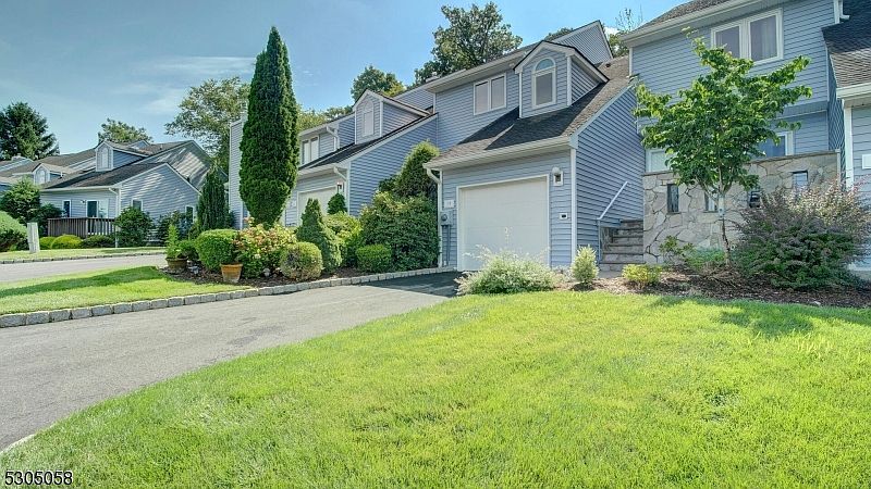1st image of 19 Bongart Dr
