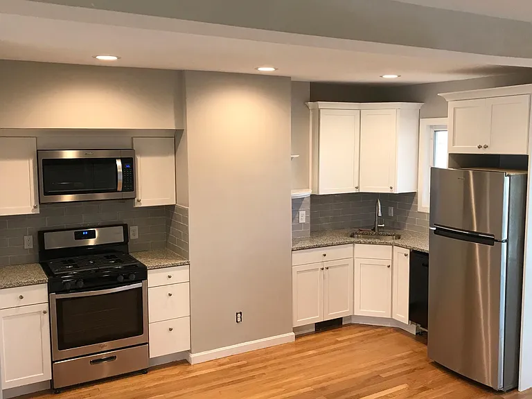 514 E 3rd St #2 — Photo 3