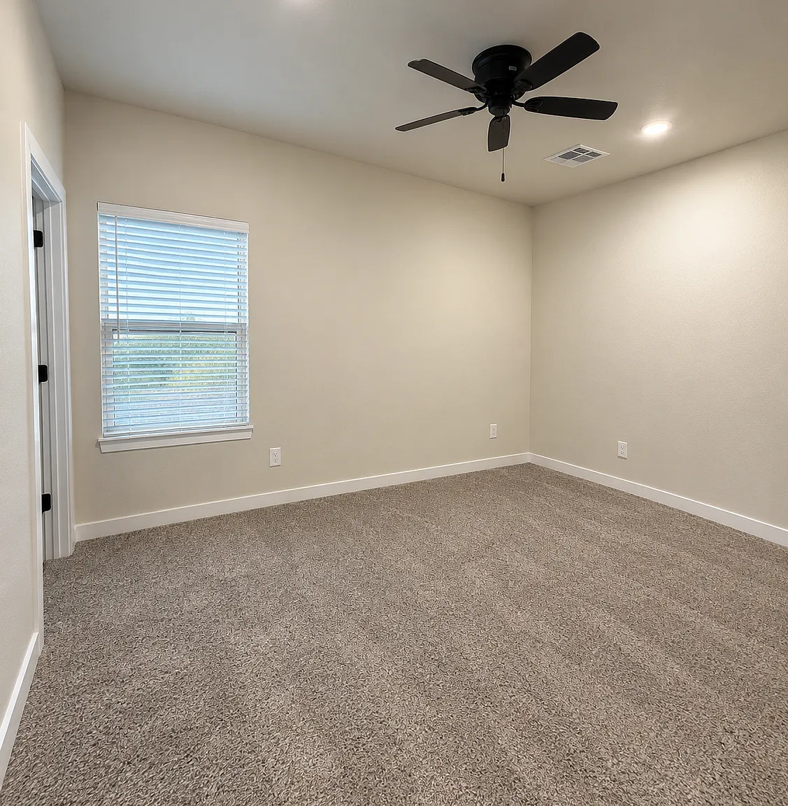 3 bed, 2.5 bath, 1414 sqft, $1,895 — Photo 4